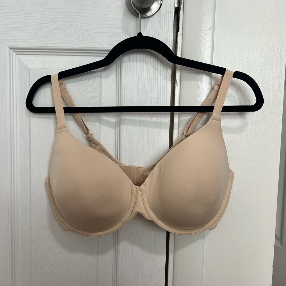 Skims Fits Everybody T-shirt Bra in Sand